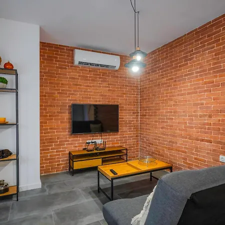 Brick Haven: Contemporary Urban Living Redefined Sófia