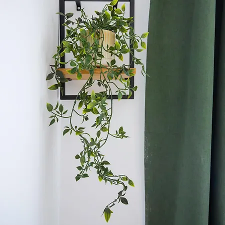 Brick Haven: Contemporary Urban Living Redefined Apartamento