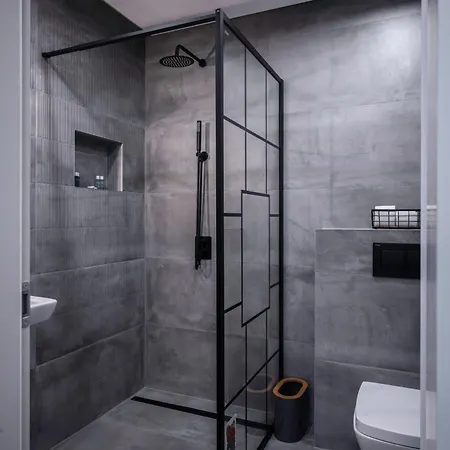 Brick Haven: Contemporary Urban Living Redefined דירה סופיה