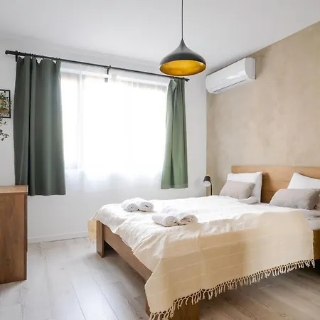 Brick Haven: Contemporary Urban Living Redefined Διαμέρισμα Σόφια