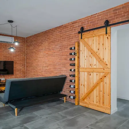 Brick Haven: Contemporary Urban Living Redefined Апартамент *