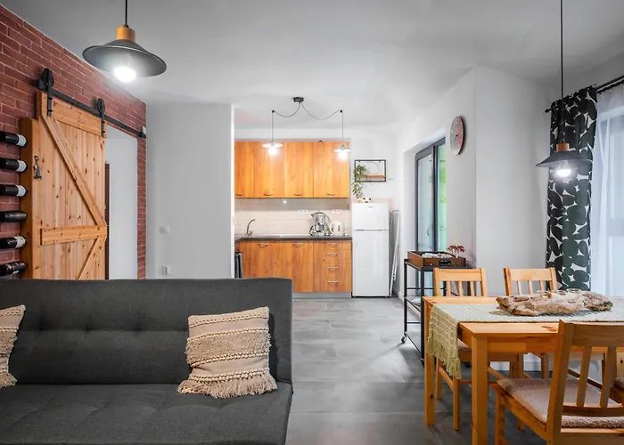 Brick Haven: Contemporary Urban Living Redefined Апартамент