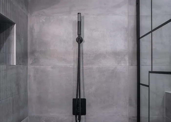 公寓 Brick Haven: Contemporary Urban Living Redefined