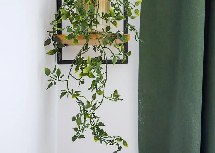 Brick Haven: Contemporary Urban Living Redefined Апартамент